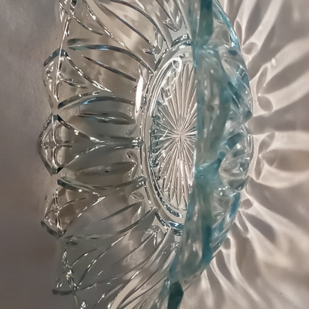 Vintage blue federal glass company bowl. Star burst or flower pattern 1940s